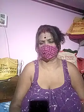 Snapshot of me-pari-hu chatting on 02.21.26 me-pari-hu online show from 02.21.26