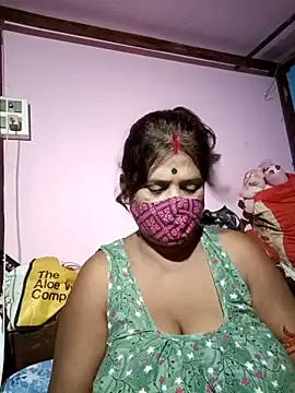 Snapshot of me-pari-hu chatting on 04.17.26 me-pari-hu online show from 04.17.26