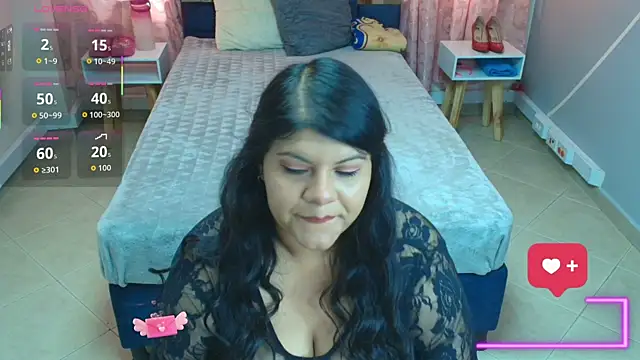 Natasha Saenz   online show from 12.03.25