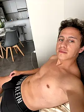 Snapshot of Emanueldickarg chatting on 12.04.25 Emanueldickarg online show from 12.04.25