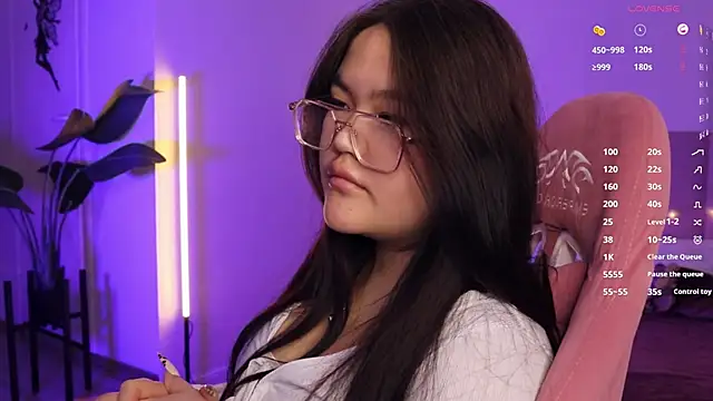 VeneraMai online show from 12.02.25