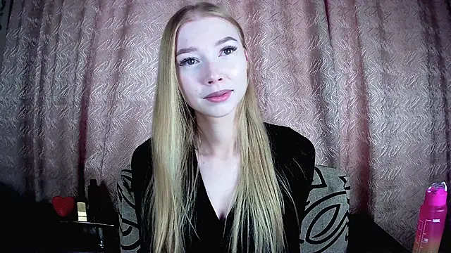 Snapshot of Rysella chatting on 12.14.25 Rysella online show from 12.14.25