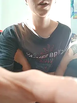 Snapshot of AuroraAya chatting on 11.30.25 AuroraAya online show from 11.30.25