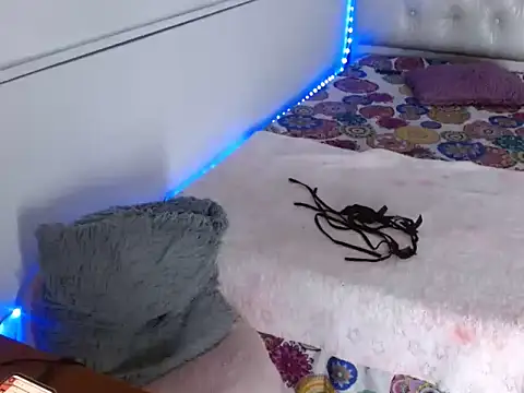 Snapshot of Pandora-horn chatting on 12.19.25 Pandora-horn online show from 12.19.25