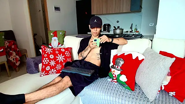 Snapshot of liorvante chatting on 12.18.25 liorvante online show from 12.18.25