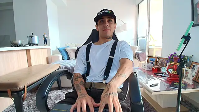 Snapshot of liorvante chatting on 02.16.26 liorvante online show from 02.16.26