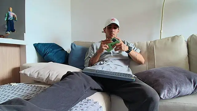 Snapshot of liorvante chatting on 02.27.26 liorvante online show from 02.27.26