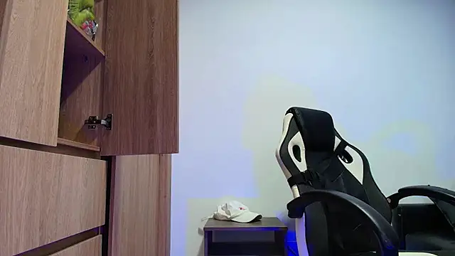 Snapshot of liorvante chatting on 02.28.26 liorvante online show from 02.28.26