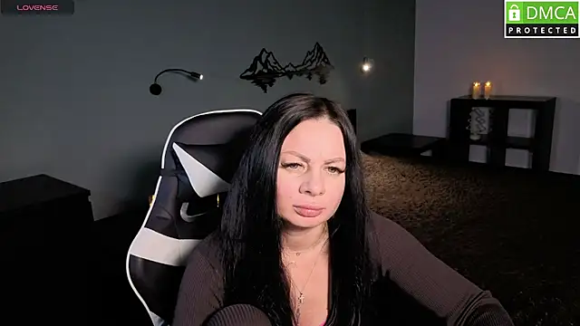 BettyMoon1 online show from 11.30.25