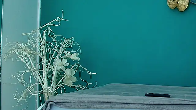 Snapshot of RoxanneJoy chatting on 04.01.26 RoxanneJoy online show from 04.01.26