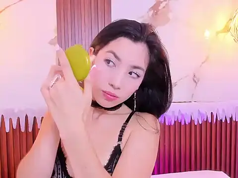 MiaLovely1 online show from 12.19.25