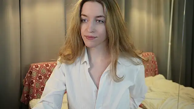 Snapshot of SoftDreamer chatting on 12.03.25 SoftDreamer online show from 12.03.25