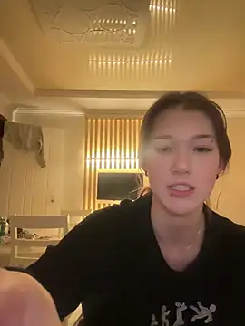 Snapshot of lilXdomii chatting on 12.17.25 lilXdomii online show from 12.17.25