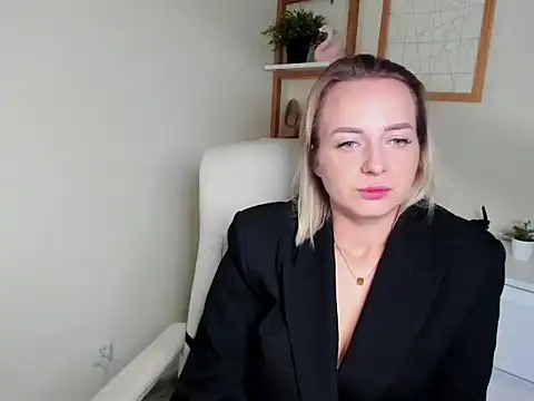 Snapshot of Karenblond chatting on 12.02.25 Karenblond online show from 12.02.25