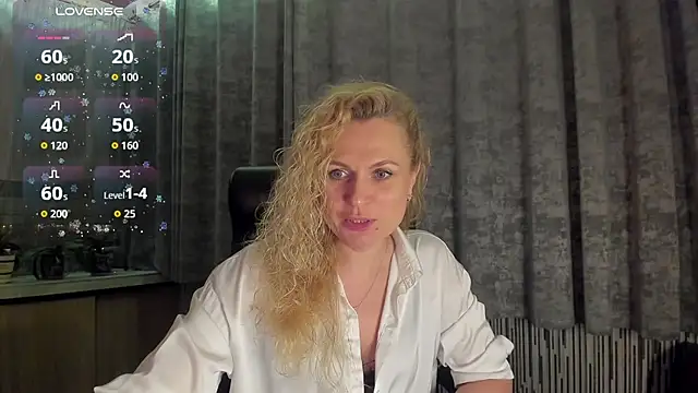 Snapshot of LanaLight_x chatting on 04.20.26 LanaLight x online show from 04.20.26