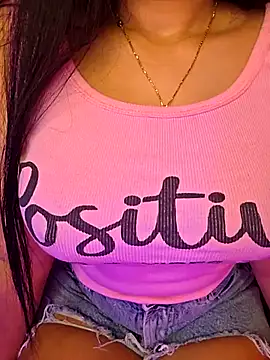 Snapshot of Hot-Haney77 chatting on 12.15.25 Hot-Haney77 online show from 12.15.25