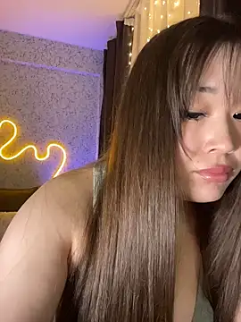 MonamiOnizuka online show from 12.14.25