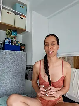 Snapshot of Maeveleigh_xo chatting on 12.16.25 Maeveleigh xo online show from 12.16.25