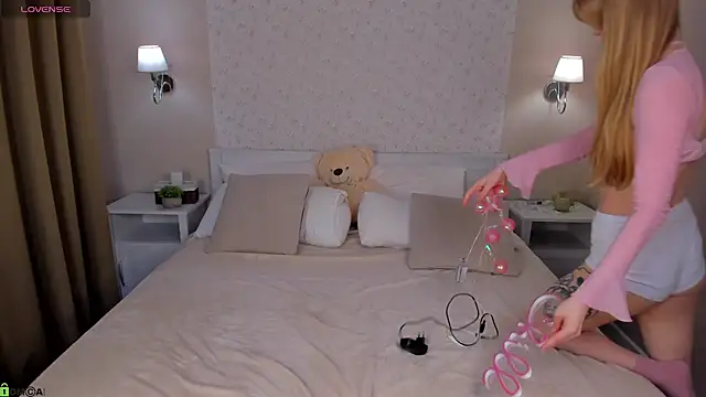 Victori Fox online show from 03.29.26