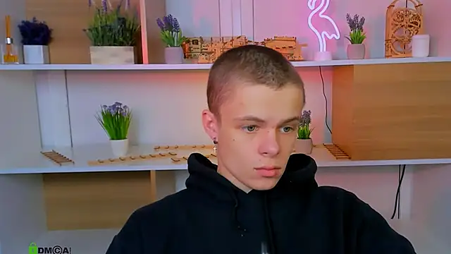 Snapshot of veldi_to chatting on 12.17.25 veldi to online show from 12.17.25