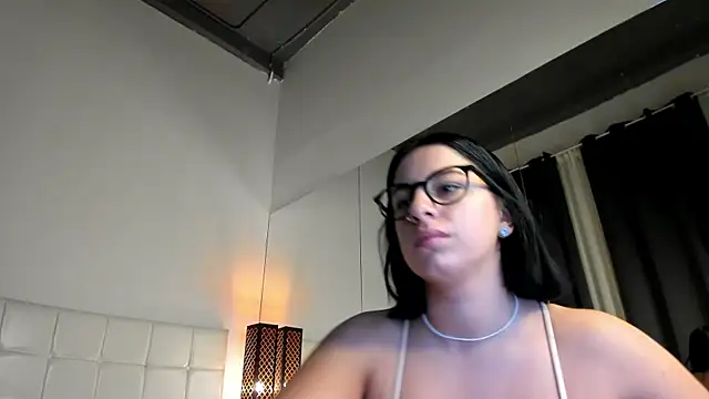 LucyRayy online show from 12.19.25