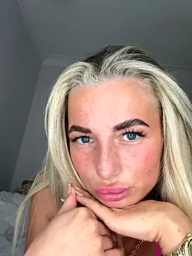 Snapshot of SexyCee_x chatting on 12.01.25 SexyCee x online show from 12.01.25