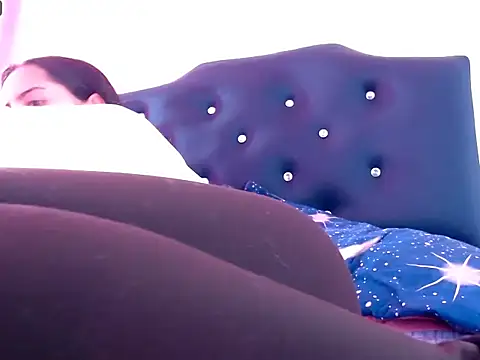 Snapshot of MisNicol chatting on 04.08.26 MisNicol online show from 04.08.26