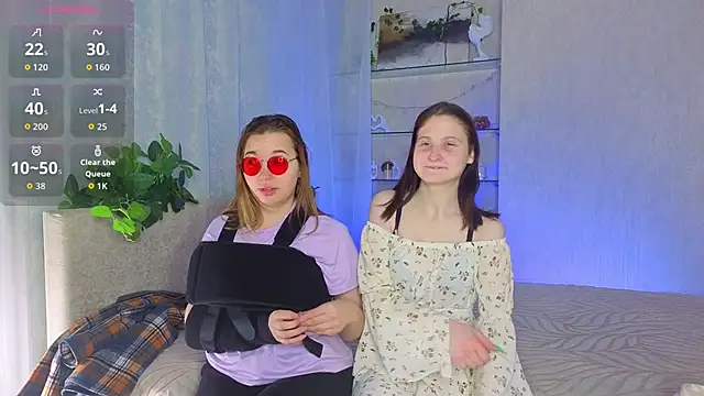 Snapshot of DorlaKavadias chatting on 12.16.25 DorlaKavadias online show from 12.16.25