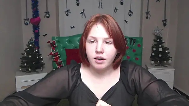 Snapshot of EvelinaRedfox chatting on 12.15.25 EvelinaRedfox online show from 12.15.25