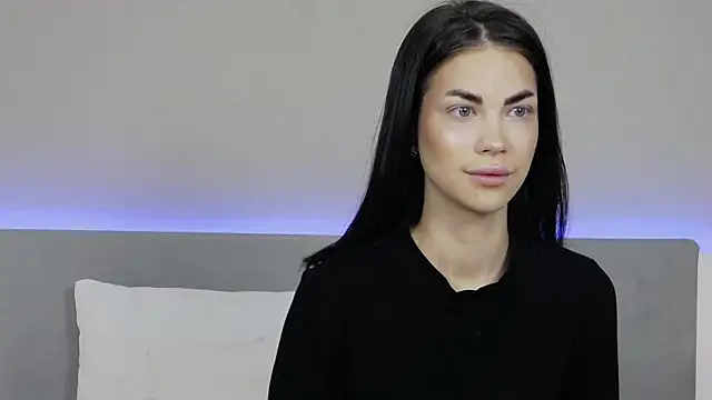 Snapshot of RachaelMils chatting on 12.18.25 RachaelMils online show from 12.18.25