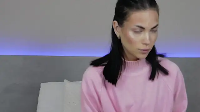 Snapshot of RachaelMils chatting on 12.20.25 RachaelMils online show from 12.20.25