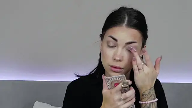 Snapshot of RachaelMils chatting on 12.23.25 RachaelMils online show from 12.23.25