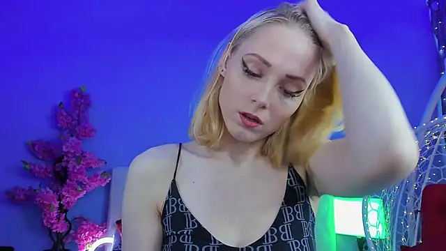 Snapshot of Gina_Gina_love chatting on 02.04.26 Gina Gina love online show from 02.04.26