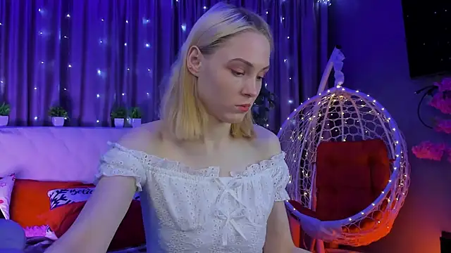 Snapshot of Gina_Gina_love chatting on 02.14.26 Gina Gina love online show from 02.14.26