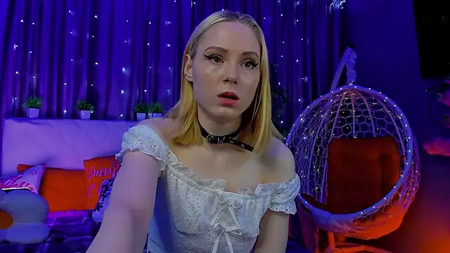 Snapshot of Gina_Gina_love chatting on 02.15.26 Gina Gina love online show from 02.15.26