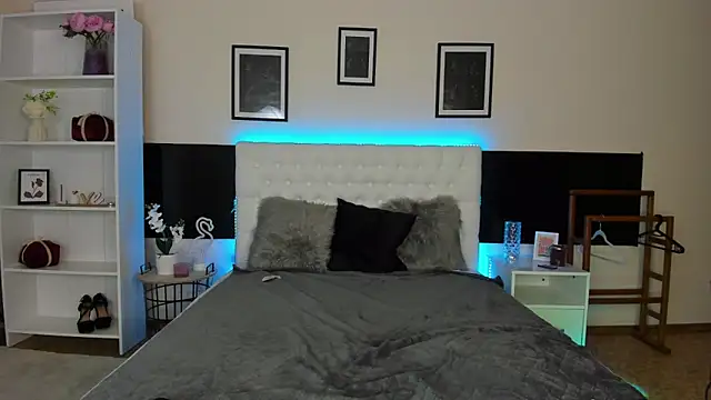 KiraNeeww online show from 02.09.26