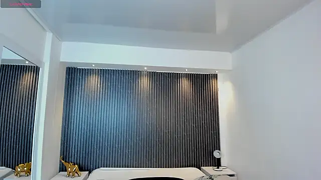 TiffanyHoustton online show from 02.11.26