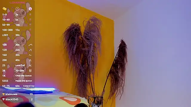 TiffanyHoustton online show from 04.18.26