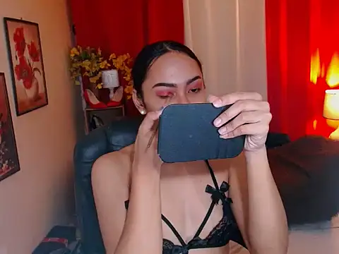 Snapshot of kylieEmparado chatting on 12.15.25 kylieEmparado online show from 12.15.25