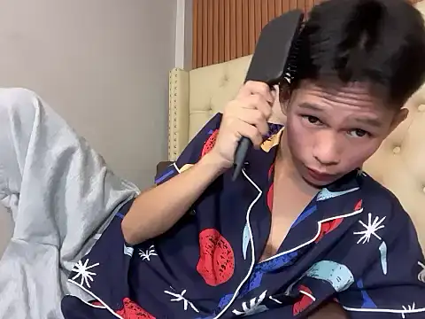 TheBoyAboveYou online show from 04.23.26