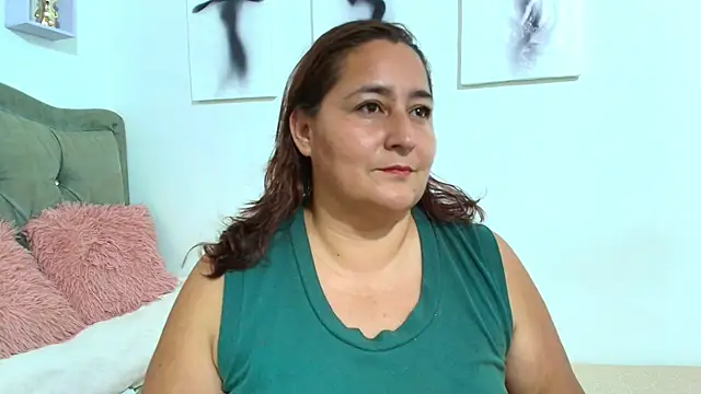 Snapshot of VioletBruces chatting on 01.10.26 VioletBruces online show from 01.10.26