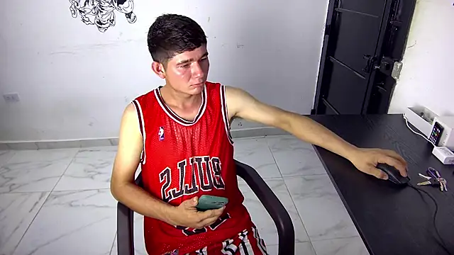 elcalienticooo online show from 12.04.25