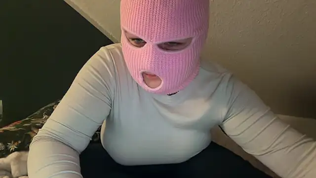 Snapshot of sluddykenna chatting on 12.19.25 sluddykenna online show from 12.19.25