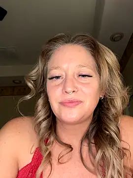 Snapshot of MissyLovelace chatting on 12.20.25 MissyLovelace online show from 12.20.25