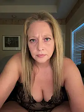 Snapshot of MissyLovelace chatting on 06.13.26 MissyLovelace online show from 06.13.26
