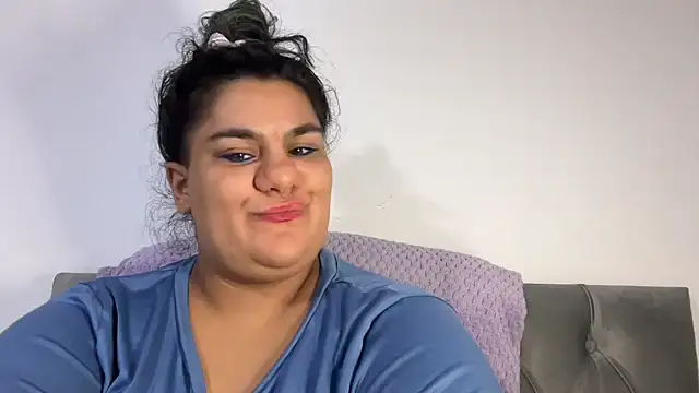 Snapshot of YoungCurvyLeah chatting on 08.04.26 YoungCurvyLeah online show from 08.04.26