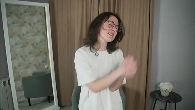 Snapshot of ChongFefer chatting on 12.04.25 ChongFefer online show from 12.04.25