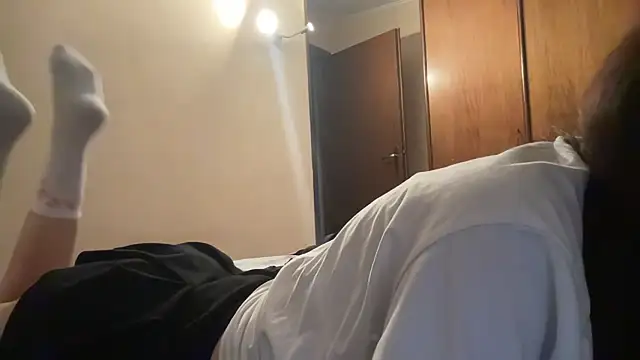 Snapshot of lonelymandy chatting on 12.04.25 lonelymandy online show from 12.04.25