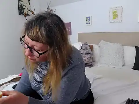 Snapshot of OlgaPavlova chatting on 04.15.26 OlgaPavlova online show from 04.15.26