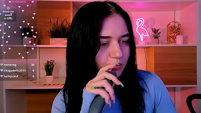 Snapshot of diara_ti chatting on 12.14.25 diara ti online show from 12.14.25